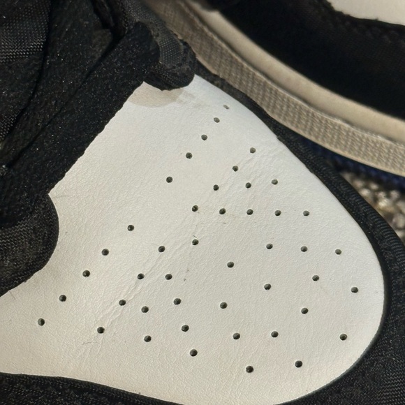 Jordan 1 Mid SE Royal Black Toe - Picture 4 of 4